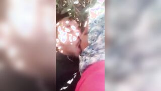 خدها ورا شجر المانجو – فلاحة مصرية محجبة ناكها جارها في البستان نيك بلدي عنيف
