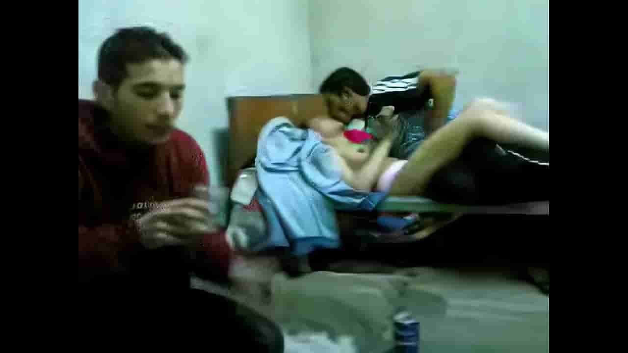 سكس مصري جماعي – 3 مصريين ينيكوا بنت واحدة 2026